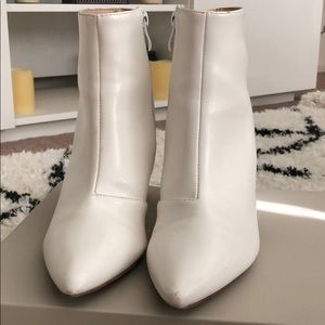 Trendy White booties | Size 6